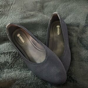 Vivaia navy flats sz 38 W 7
